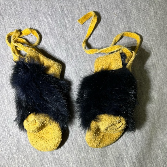 Rabbit fur tall moccasin - Picture 2 of 5